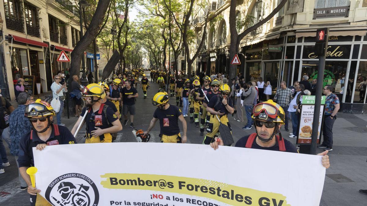 Manifestación de los bomberosforestales en 2024.