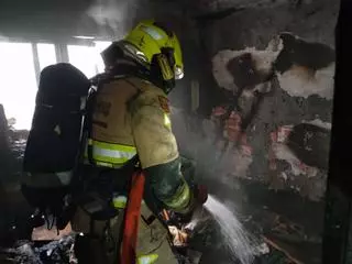 Desalojadas dos personas por un incendio en una vivienda en Zaragoza