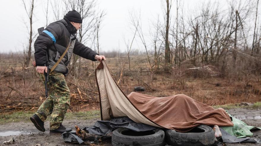 La retirada rusa de la periferia de Kiev deja al descubierto un reguero de atrocidades