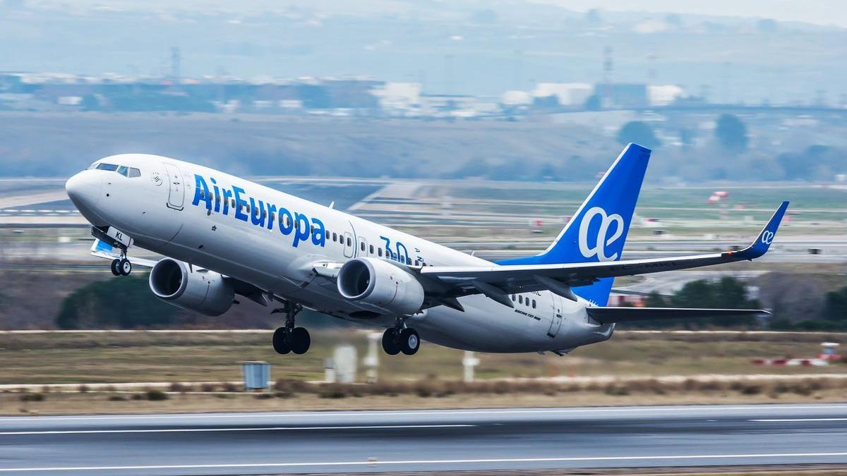 Un avión de Air Europa a punto de despegar.