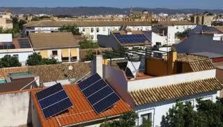 Urbanismo regulará la instalación de placas solares en el casco por zonas
