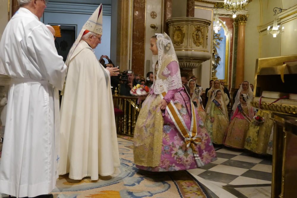 Así desfiló Sofía Soler y la comitiva oficial en la Ofrenda