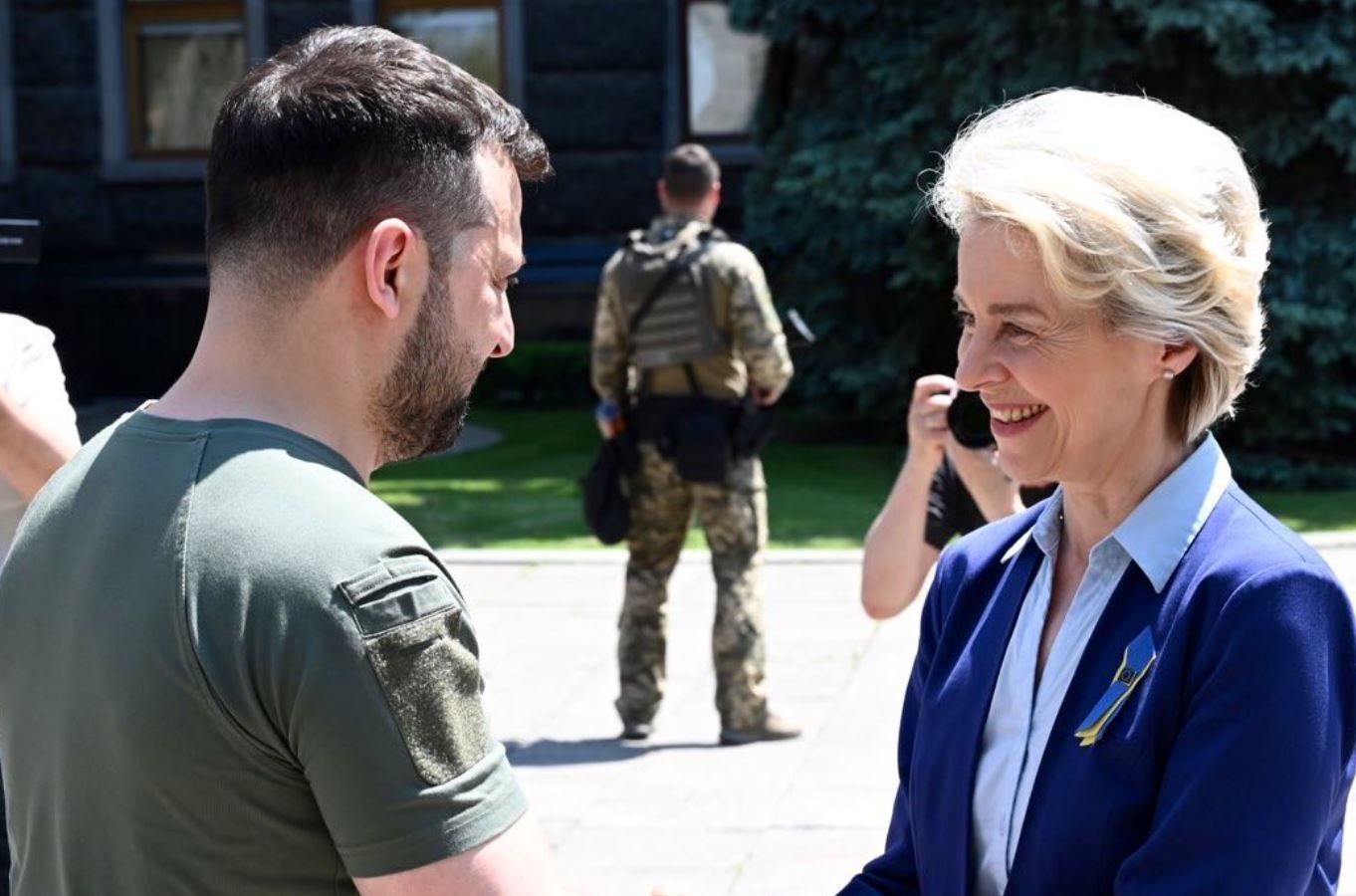 El presidente de Ucrania, Volodimir Zelenski, y la presidenta de la Comisión Europea, Ursula von der Leyen