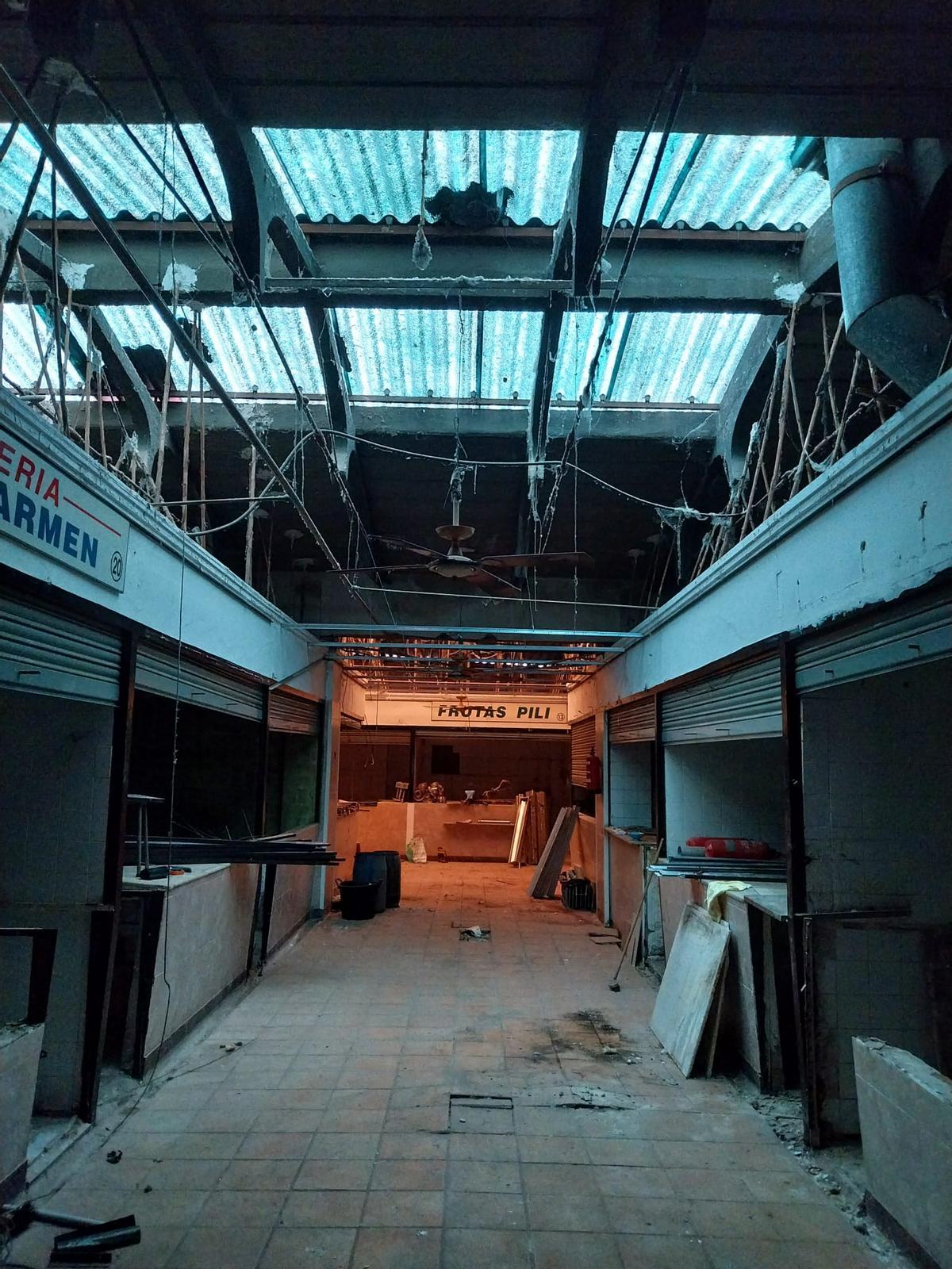 Interior del mercado de la Estación antes de la reforma.
