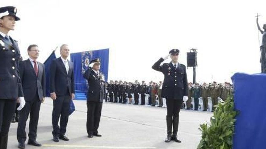 El jefe de los escoltas de Fabra interroga a personal de Presidencia para cazar al topo