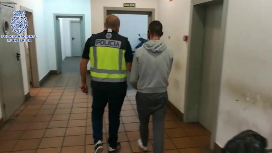 Rompe la mandíbula a un viandante y le roba la cartera en Zaragoza