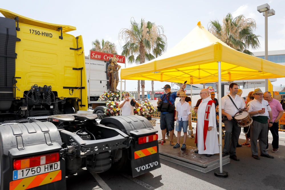 Procesión de camiones de la federación valenciana de empresarios de transporte