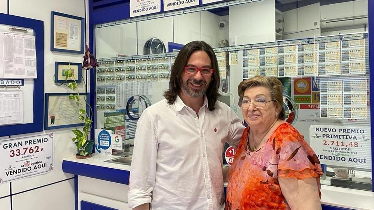 Rafael Toledano y su madre, Antonia Alcalá, responsables de la administración 1 de Posadas.