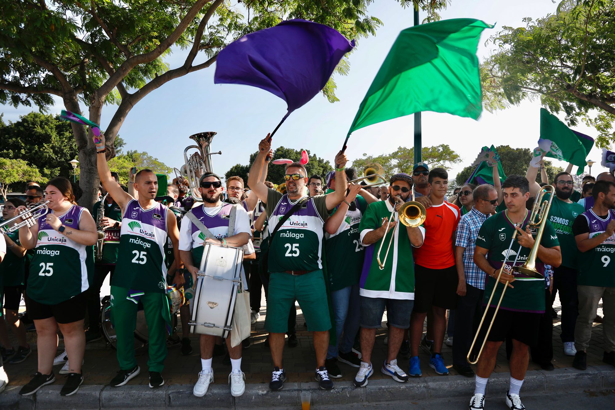 El recibimiento al Unicaja para la Final Four de la BCL, en imágenes