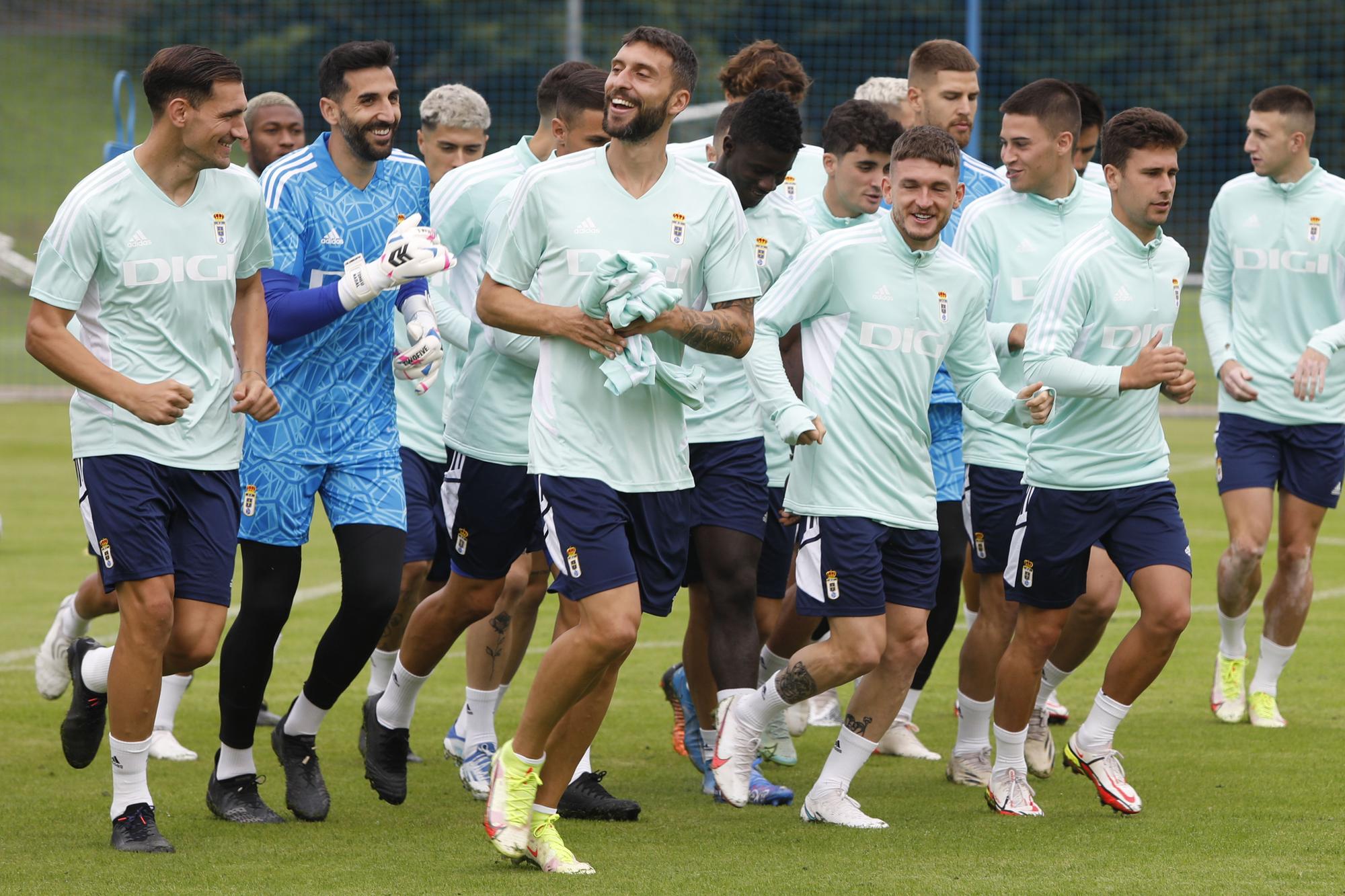 EN IMÁGENES: el primer entrenamiento del Oviedo