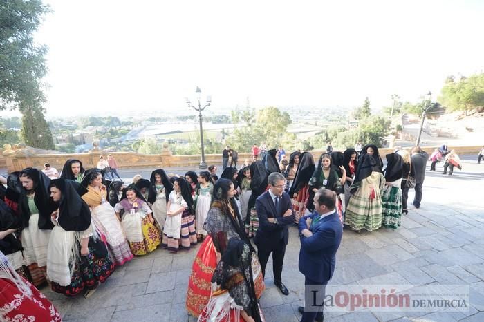 Ofrenda floral a la Virgen de las candidatas a Reina de la Huerta