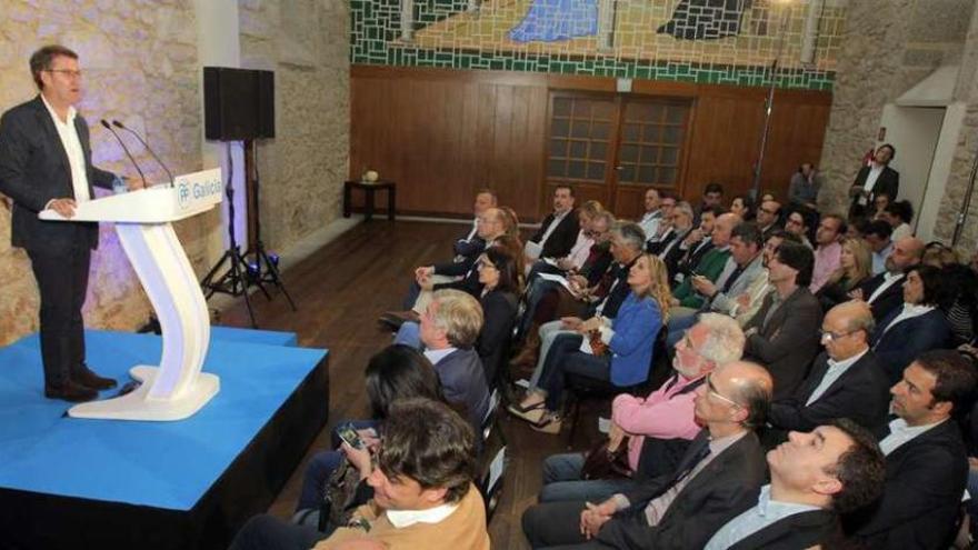 Feijóo interviene ayer ante la nueva junta directiva de los populares gallegos. // Xoán Álvarez