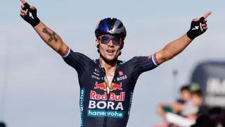 Roglic da un golpe de campeón en la Vuelta