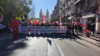 Cientos de personas se echan a la calle en Murcia para pedir la paralización de las obras de movilidad