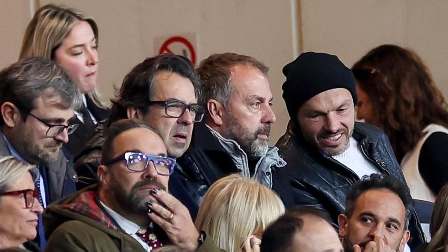 Hansi Flick, presente en Motjuïc para ver el Catalunya-Palestina