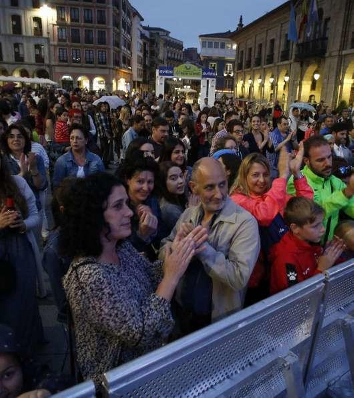 "Despistaos"espabila avilés en una noche de pop