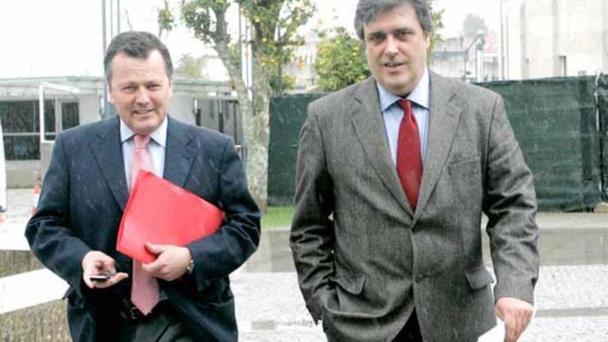 Agustín Hernández y Puy Fraga, a su llegada a la reunión para el traspaso de poderes.