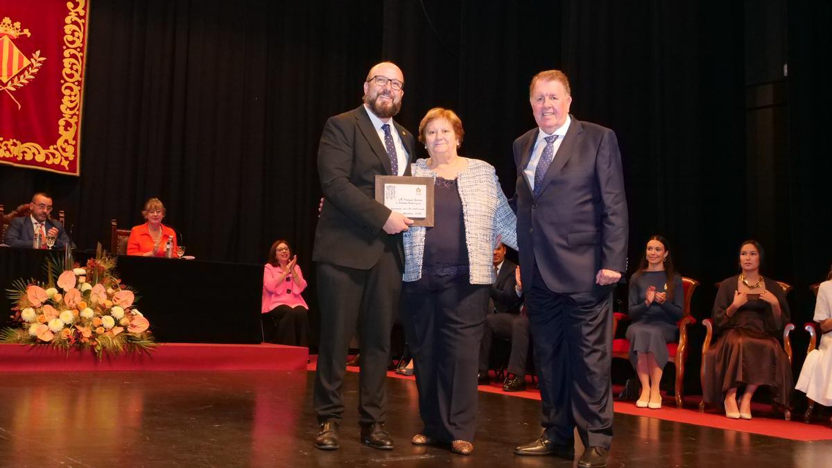 Las imágenes del homenaje a los matrimonios que celebran sus bodas de oro en Vila-real