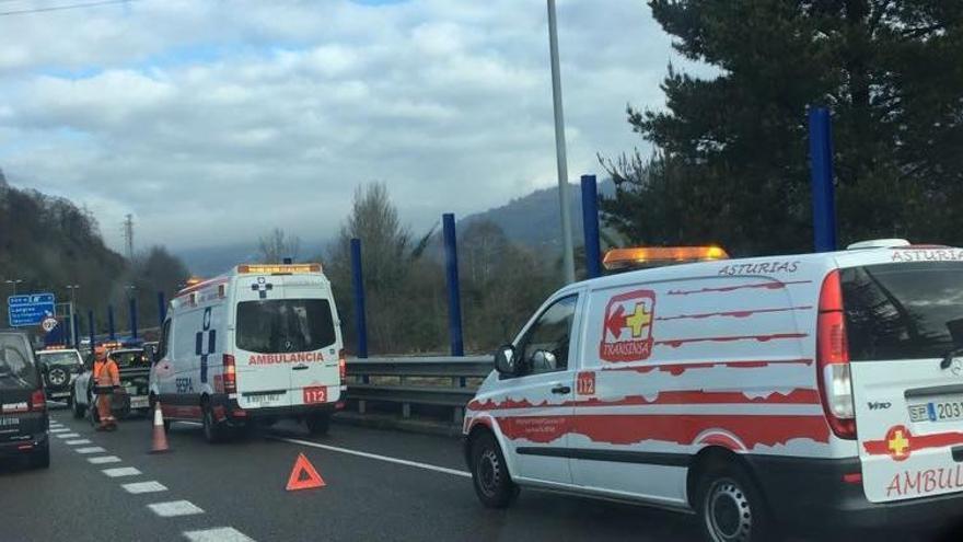 Los servicios sanitarios en la zona del accidente.