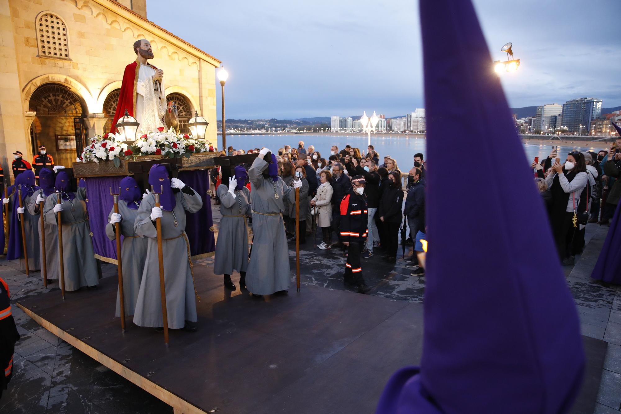 En imágenes: Procesión de Martes Santo en Gijón