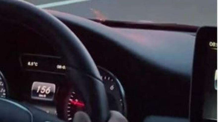 La presidenta de La Rioja publica una foto a 156km/h en coche camino del congreso PSOE en València