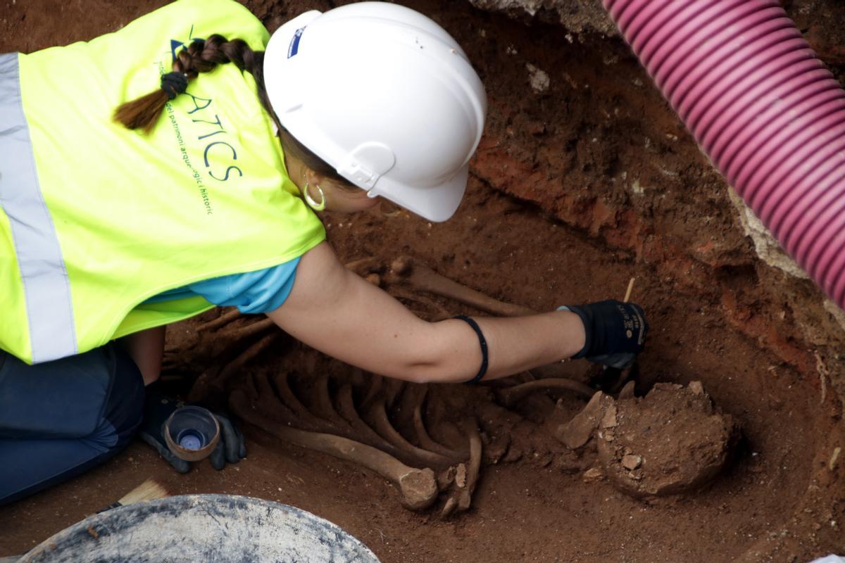 Una de les tombes descobertes a les obres de la Via Laietana