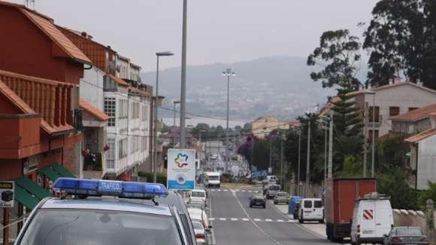 El vehículo radar en la avenida de Xoán XXIII.   //  Muñiz