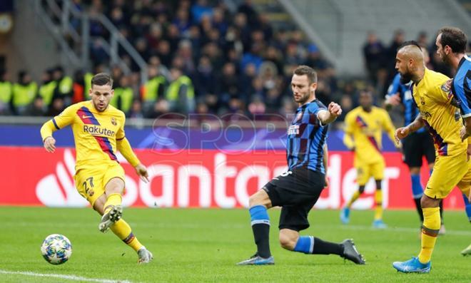 Las mejores imágenes del partido entre el Inter de Milán y el FC Barcelona del grupo F de la Champions League disputado en el estadio Giuseppe Meazza en Milán. Carles Pérez