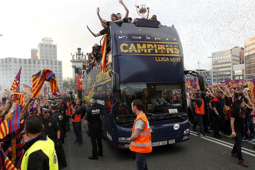 El Barça celebra la Lliga amb una rua pels carrers de Barcelona