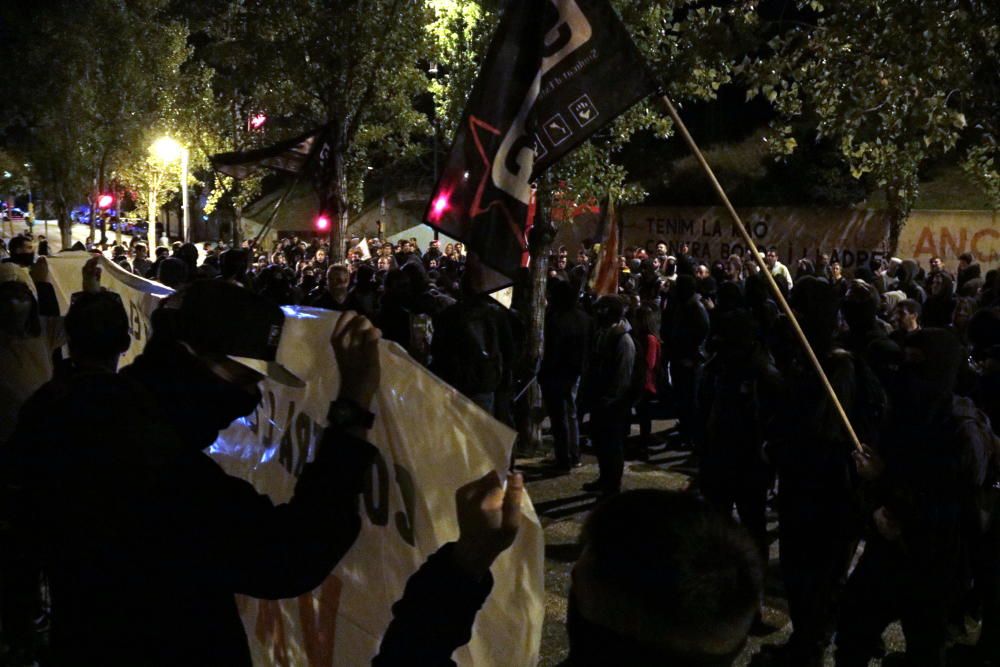 Protesta dels CDR a Girona en el marc de la vaga general