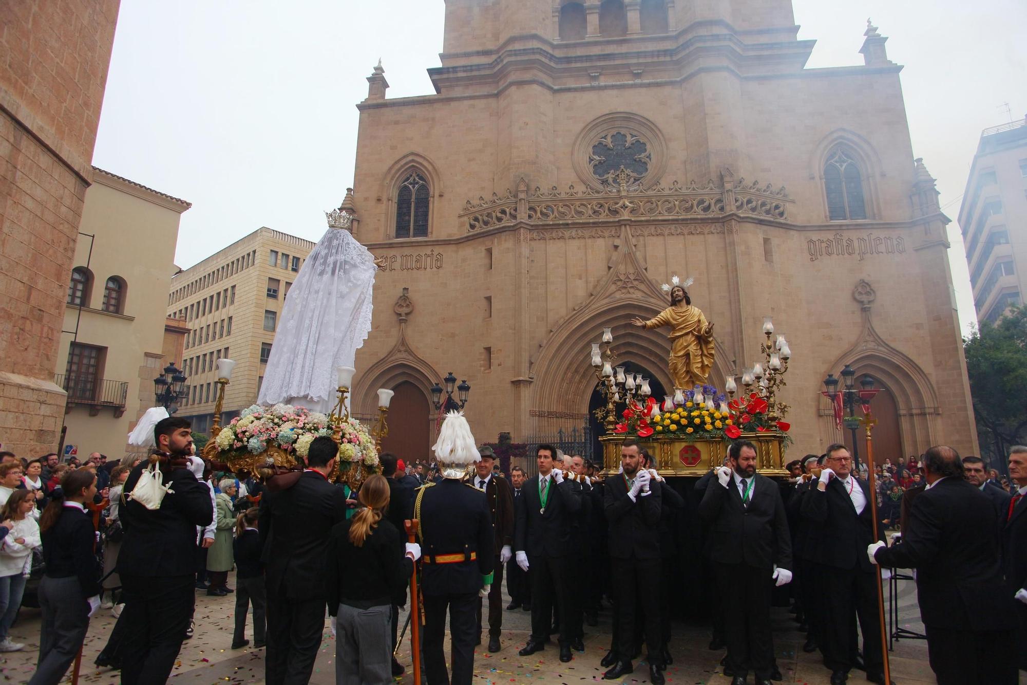 Emocionante procesión del Encuentro en Castelló en la mañana del Domingo de Resurrección