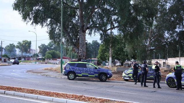 Despliegue policial junto al asentamiento de El Vacie.