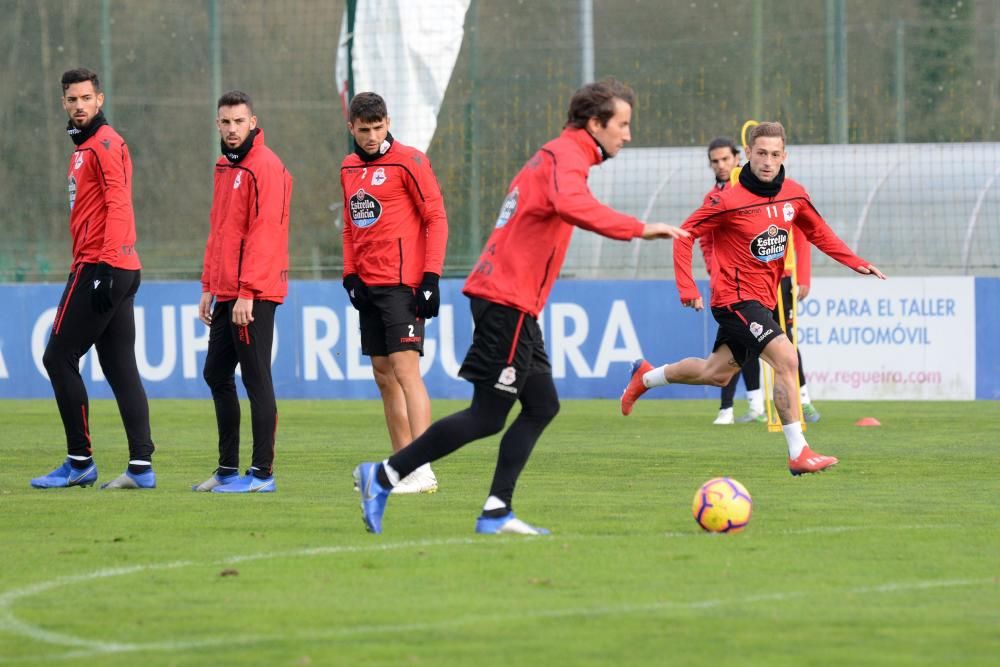 El preparador deportivista, Natxo González, ha facilitado la convocatoria del equipo coruñés tras el entrenamiento de esta mañana.