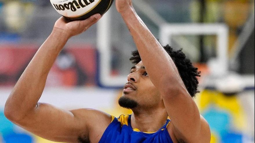 Urbaniak regresa al CB Gran Canaria tras su cesión en Polonia para formar pareja en el 'cuatro' con Pelos