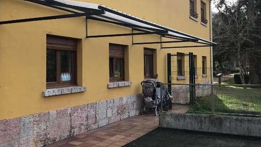 Espacio para carricoches de la escuela de bebés de Cangas de Onís.