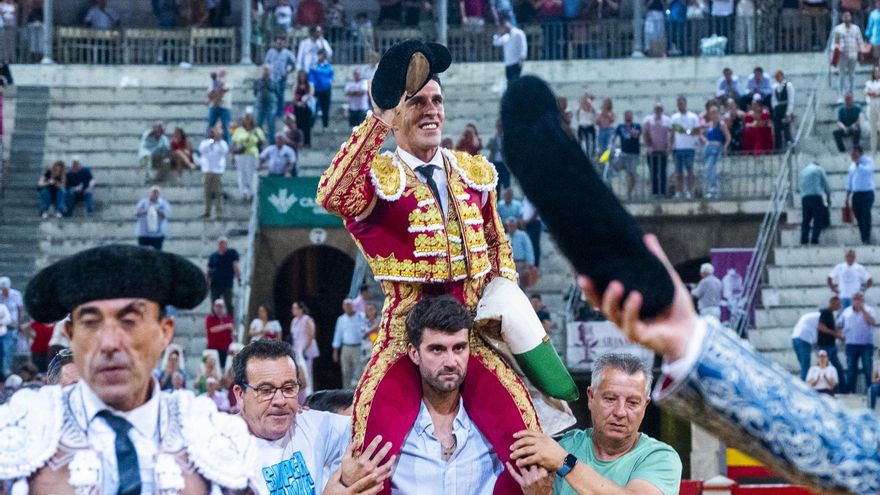 Talavante se cuela en la ‘fiesta’ de El Fandi en sus 25 años de alternativa