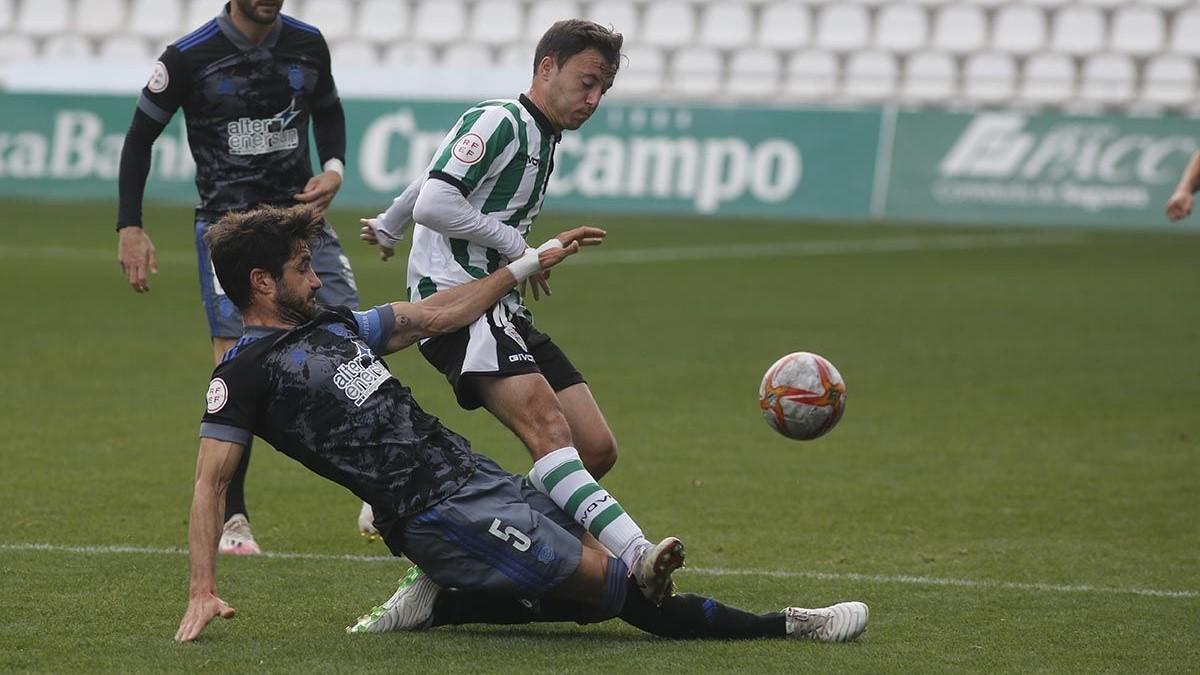 Lance del partido de la primera vuelta entre el Córdoba B y el Recreativo en El Arcángel.