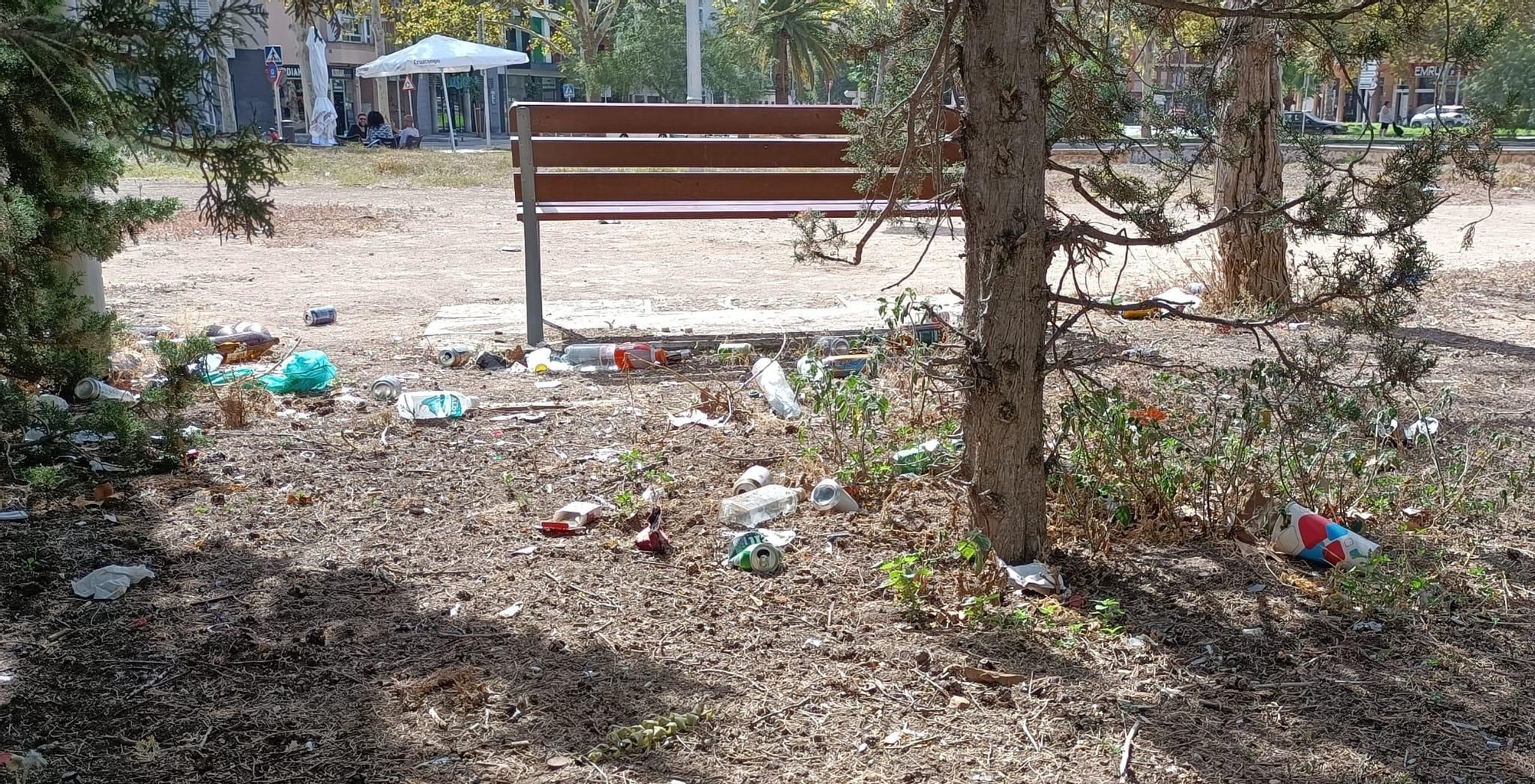 FOTOS | Basura y escombros en el solar frente al Conservatorio de Música de Palma
