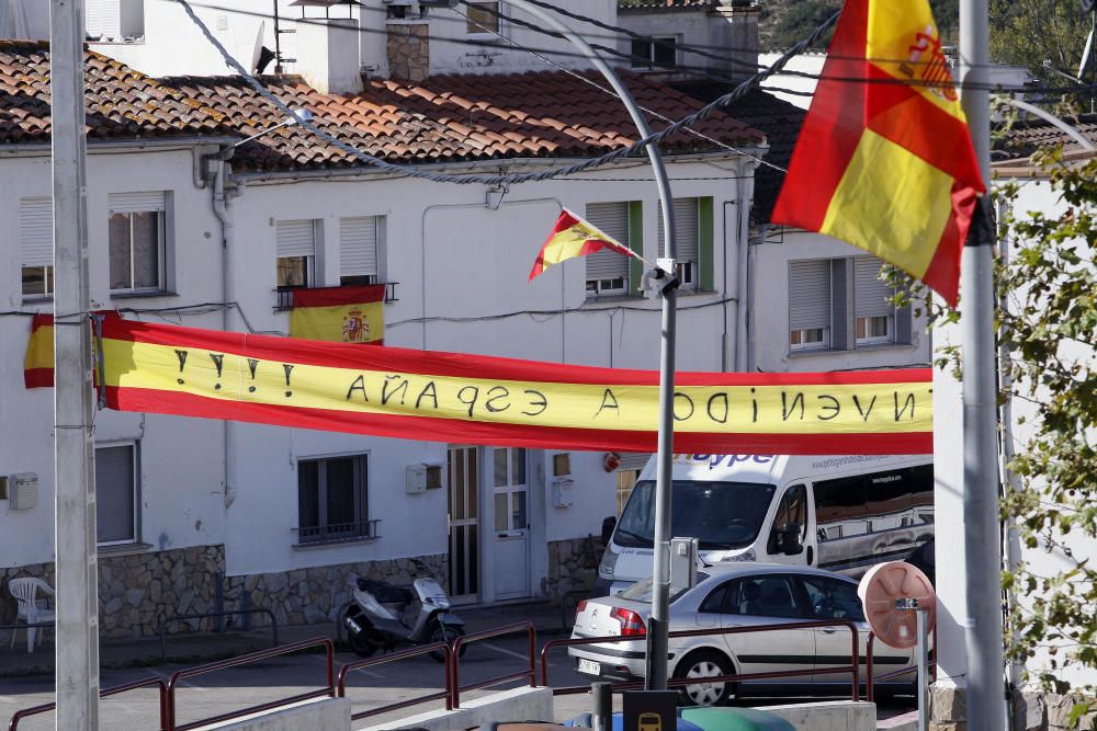 Banderas españolas en Vila-roja (Girona)