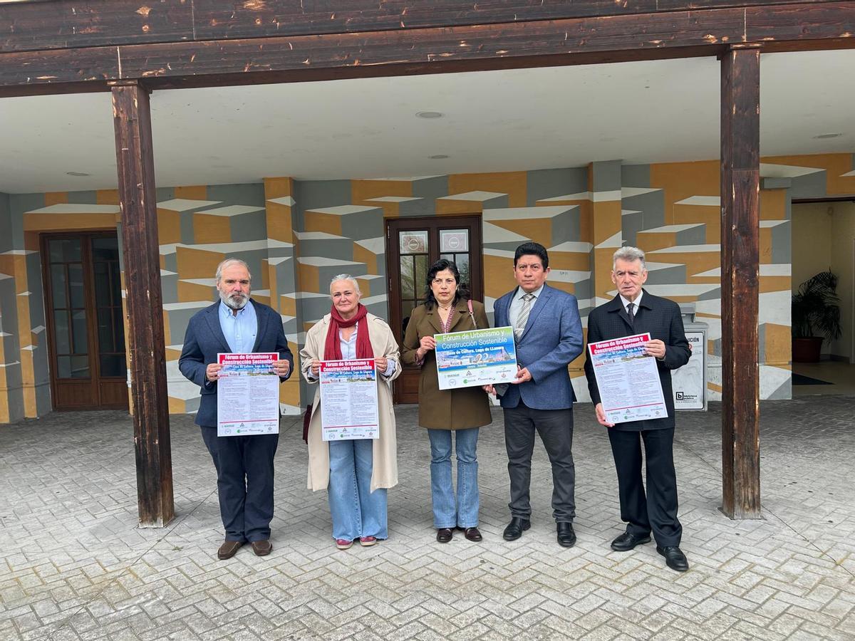 Por la izquierda José Manuel Pisa, Eva María Pérez, Cecilia Chirito, Manuel Martino y Joaquín Antonio Suárez Colunga.