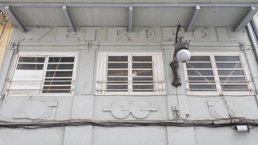 Fachada del cine Metropol.