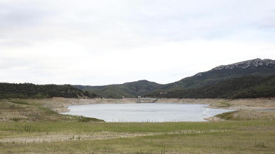 El pantà de Darnius-Boadella al juliol.