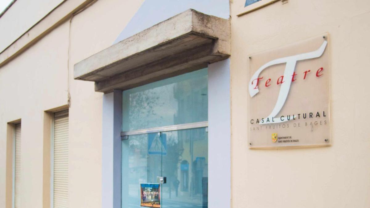 Entrada al Teatre Casal Cultural