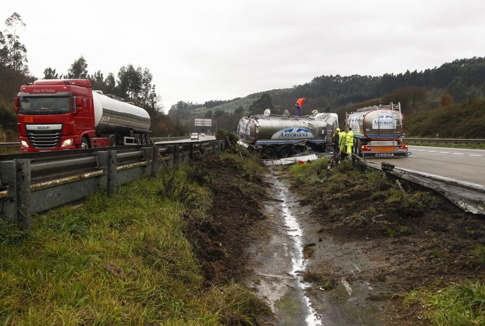 Un accidente en la "Y" provoca varios kilómetros de atasco  en dirección Oviedo