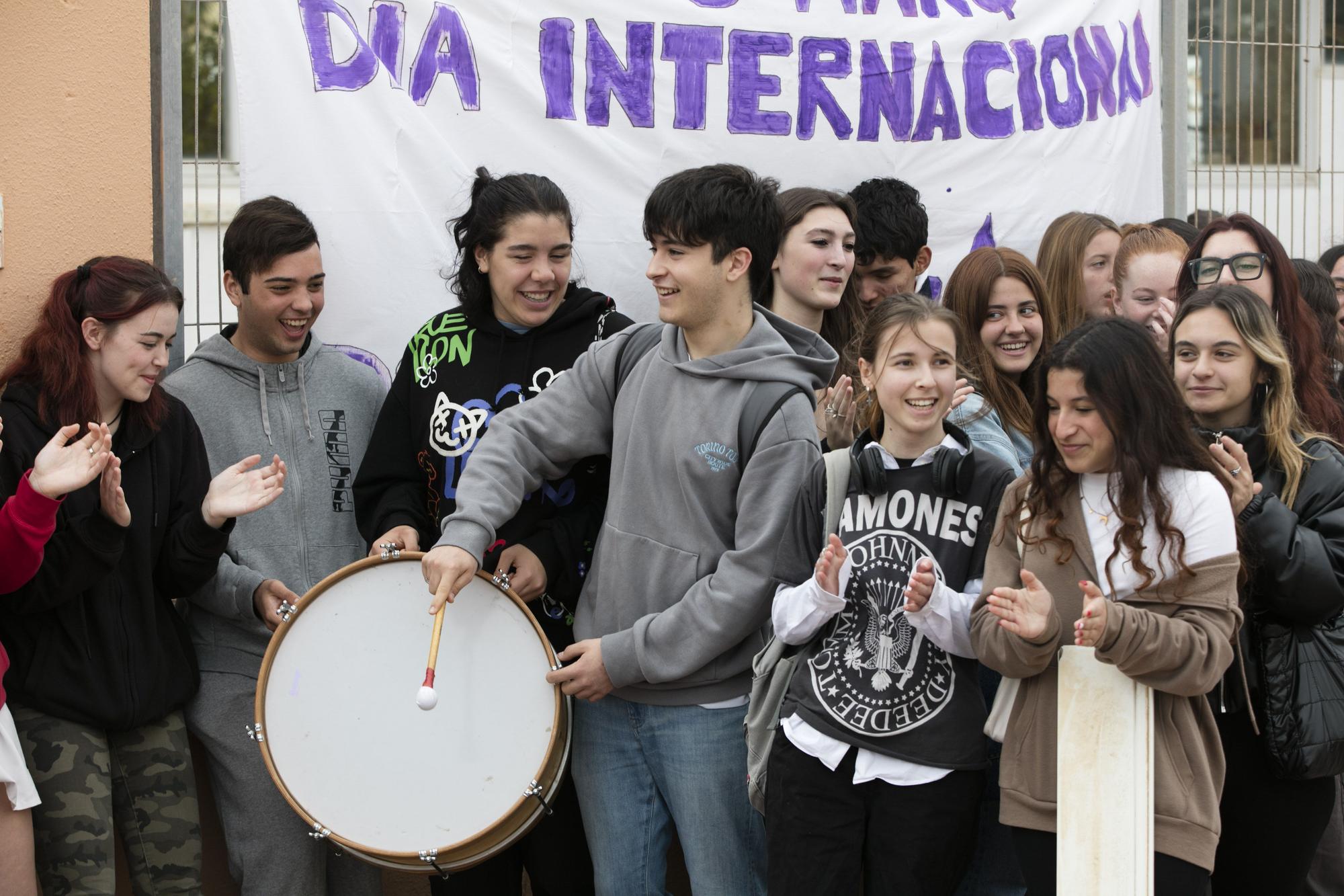 Alumnos y familias del instituto Xarc de Ibiza claman contra Educación por el mal estado del centro