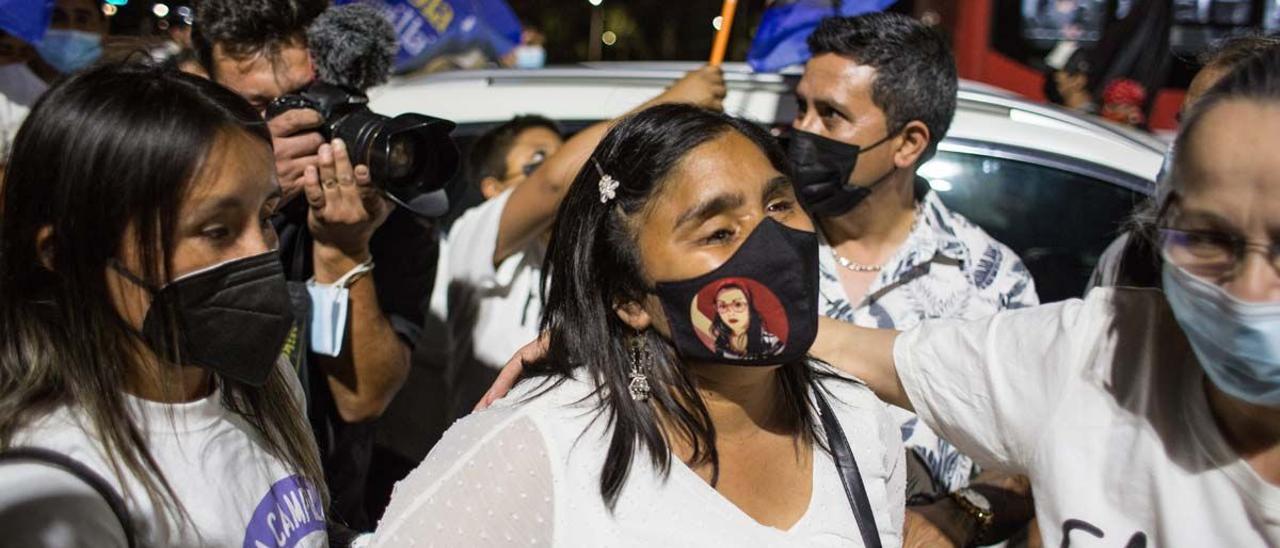Fabiola Campillai, la mujer que perdió la vista, el oído y el olfato por el gas lacrimógeno en las protestas, es ahora senadora chilena.