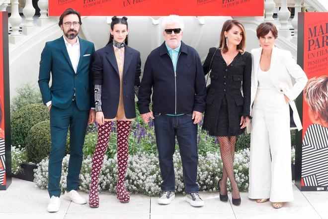 Israel Elejalde, Milena Smit , Pedro Almodóvar, Penélope Cruz y Aitana Sanchez Gijon presentan la película 'Madres Paralelas' en Madrid