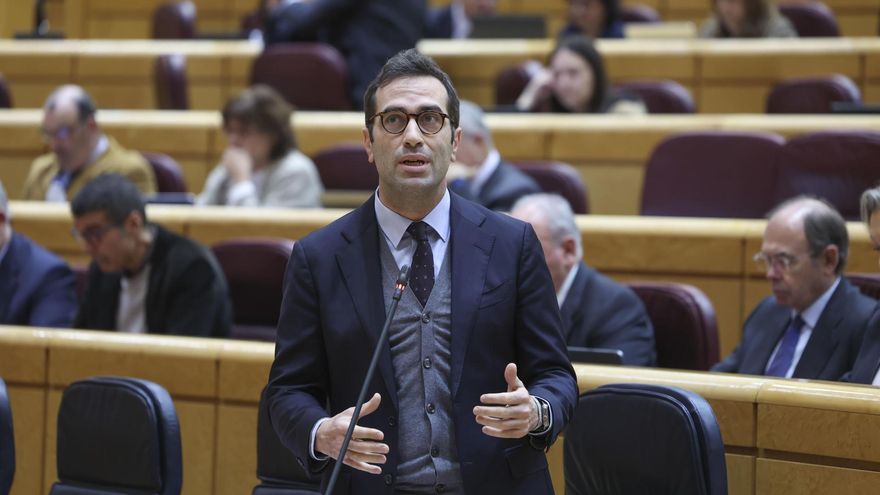El Gobierno defiende su entrada en Telefónica, Indra e Hispasat como “protección frente a proteccionistas del extranjero”