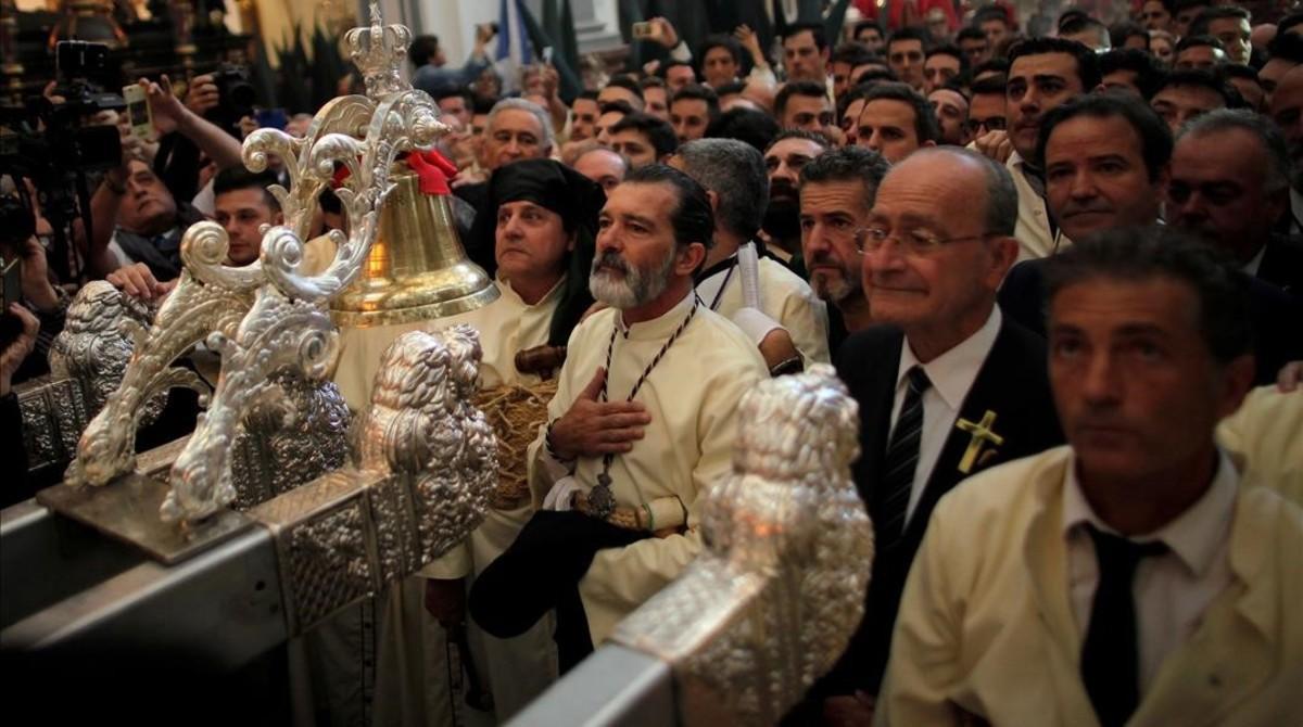 olerin37996405 spanish actor and director antonio banderas  c  prays inside170409164944