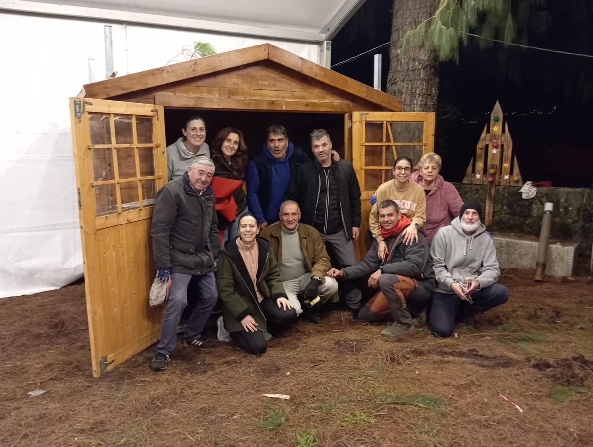 Parte del equipo de la asociación de vecinos de Figueirido